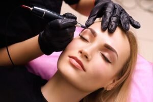 Descubra as vantagens da maquiagem permanente para sobrancelhas, olhos e lábios