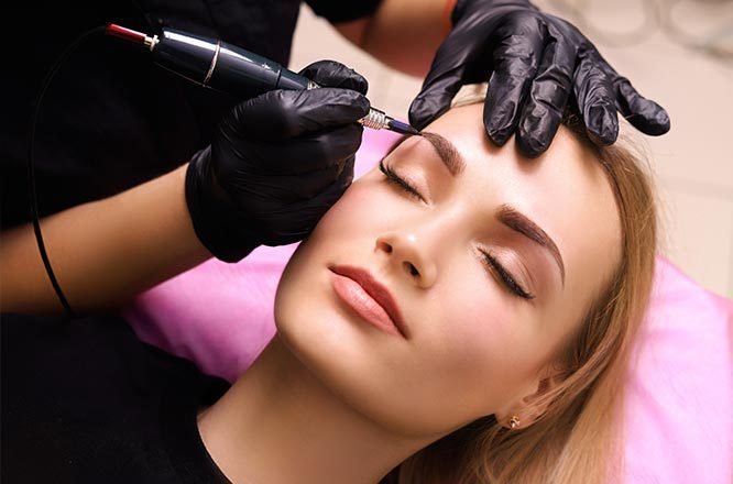 Descubra as vantagens da maquiagem permanente para sobrancelhas, olhos e lábios