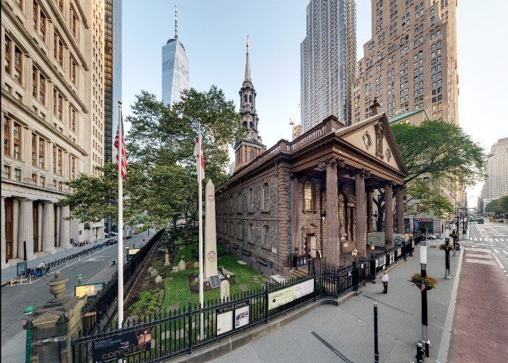 A St. Paul's Chapel faz parte da paróquia da Trinity Church Wall Street. Construída em 1766, é o lar de uma comunidade ativa de fiéis. Ela abriga uma grande variedade de eventos artísticos e da vizinhança, recebendo mais de 1 milhão de visitantes por ano.  