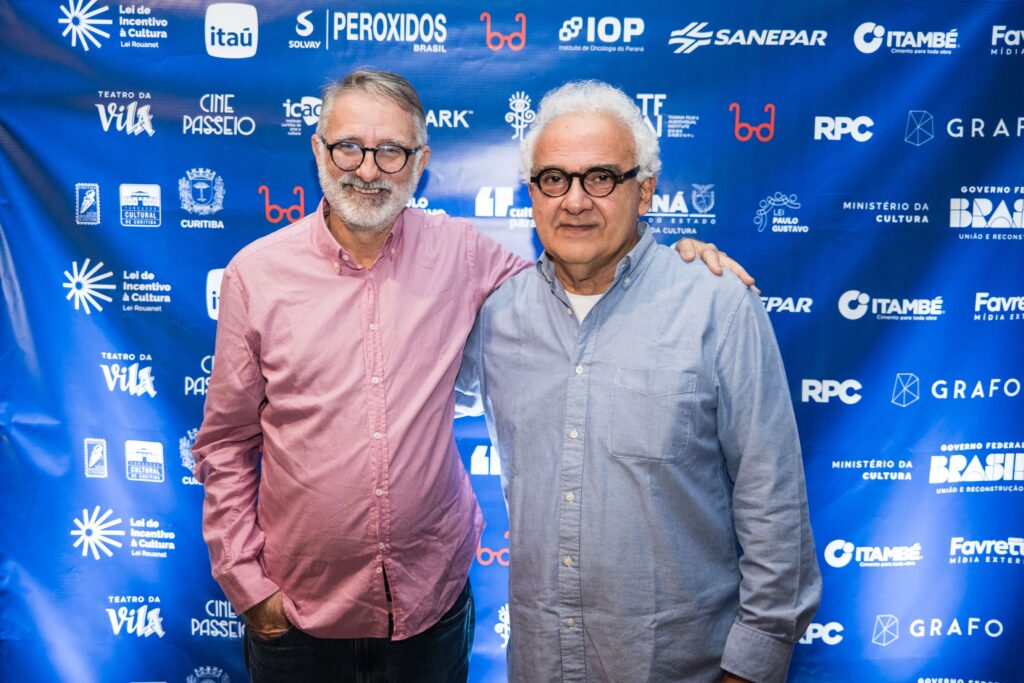 O diretor Marcelo Gomes e o autor Milton Hatoum na abertura do Olhar de Cinema 2024 -
Cred Walter Thoms